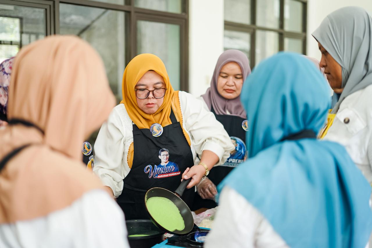 Training Mothers to Create Viral Takjil Products to Earn Income During Ramadan
