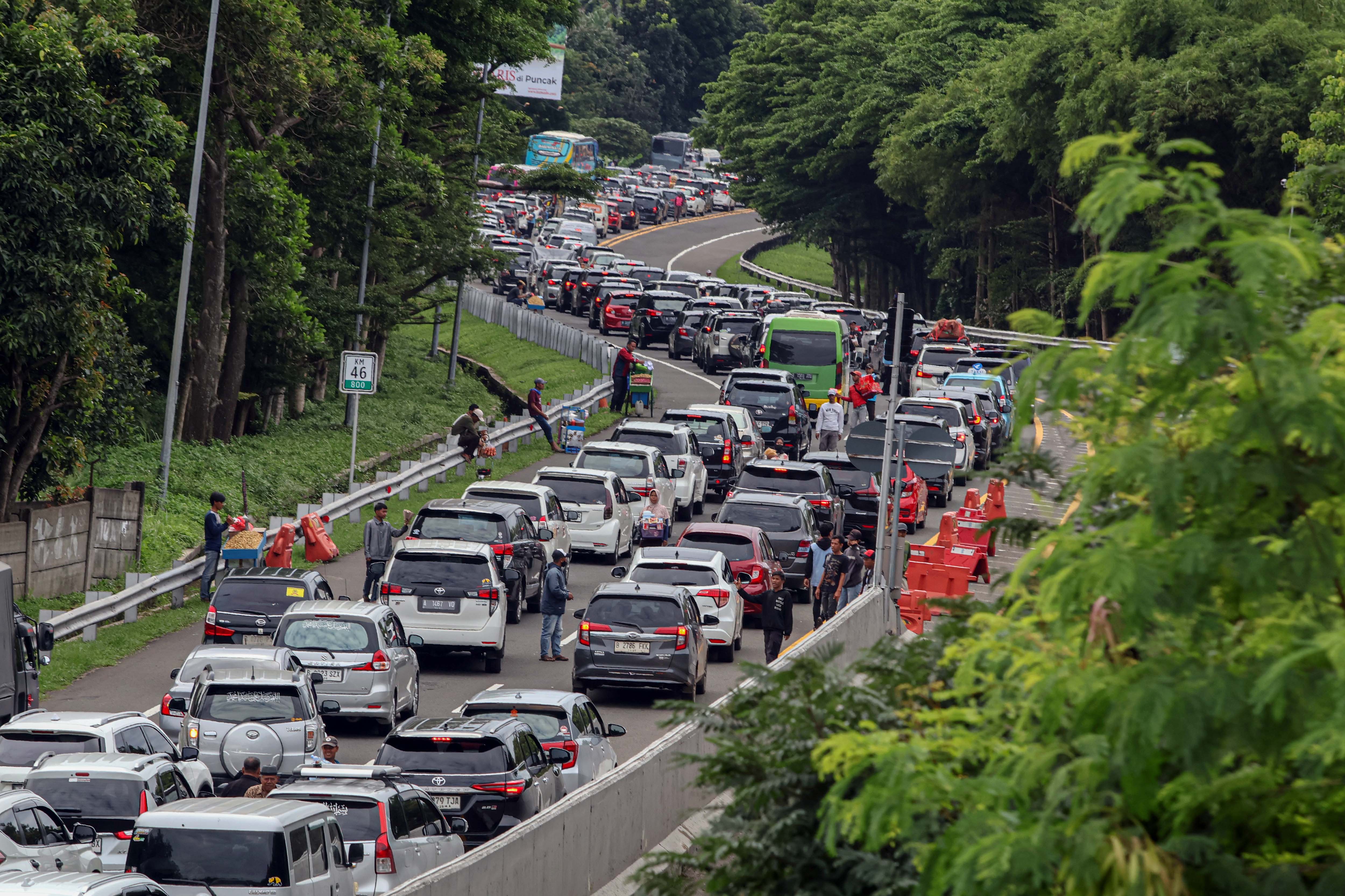 Avoid Traffic Congestion and Accidents: Heed Bogor Police Traffic Unit Tips When Traversing the Puncak Route