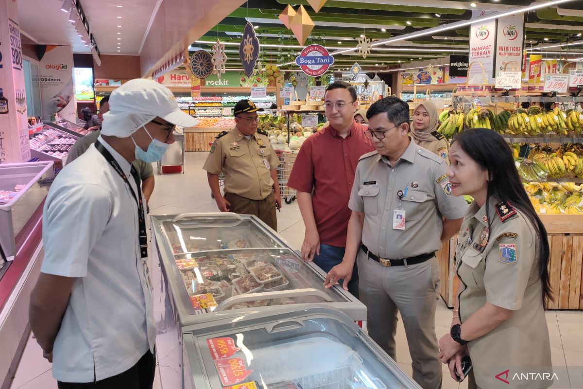 West Jakarta Conducts Surprise Inspection of Festive Allowance Payments at Shopping Centres