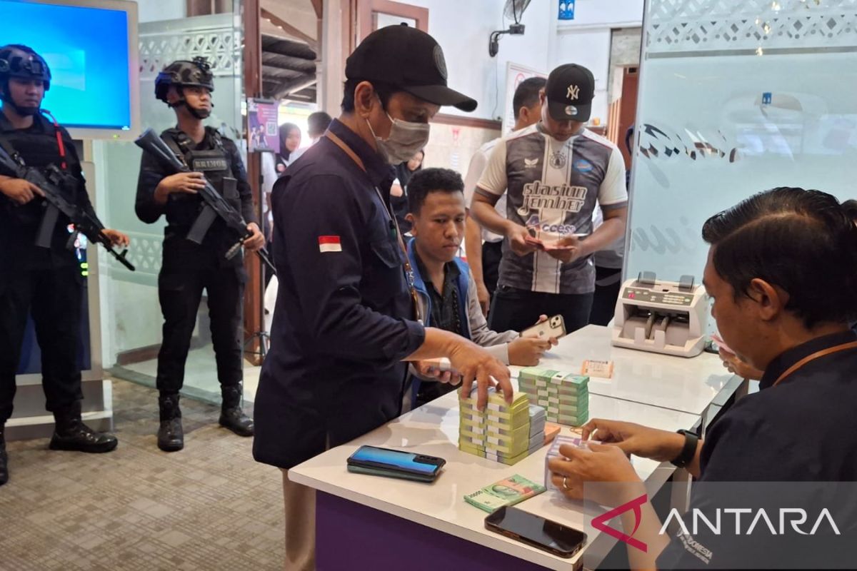 KAI and Bank Indonesia launch new currency exchange service at Jember Station