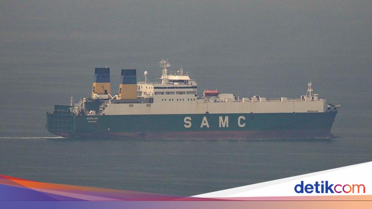 Iran Blockade of Strait of Hormuz; Trump Urges Allies to Secure Passage