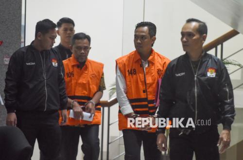 Cilacap Regent Arrested in KPK Sting Operation, 27 Individuals Transported to Banyumas Police Station