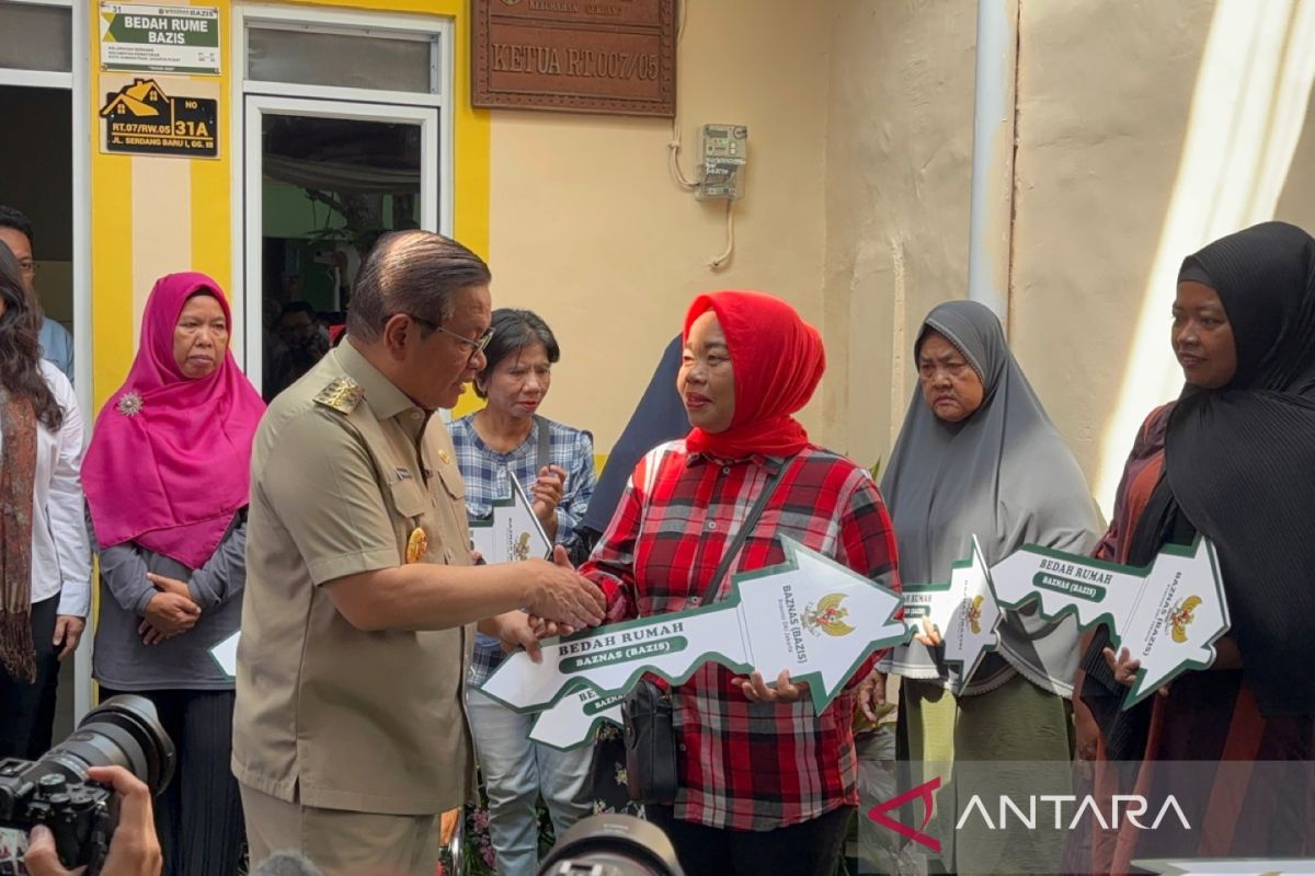 Jakarta government hands over 26 renovated homes to low-income residents