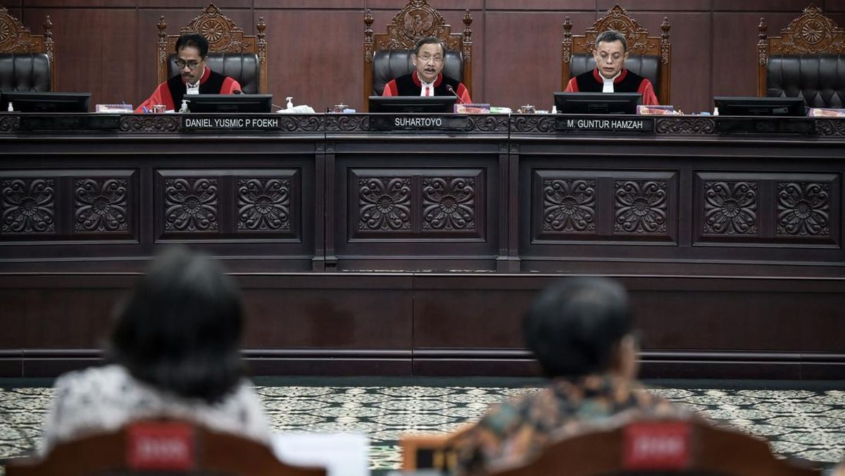 Constitutional Court Orders Revision of Law on DPR Members' Pension Benefits