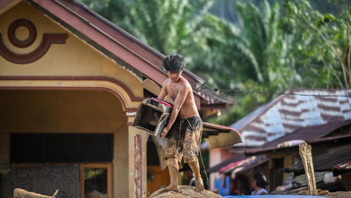 Governor Claims North Sumatran Flood Disaster Evacuation Numbers Near Zero