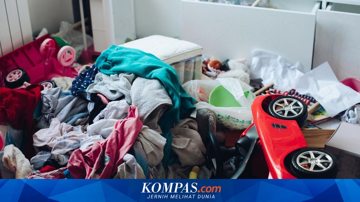 A Teenager's Journey: Ahmad Discovers He Has Hoarding Disorder After Years Living with Clutter