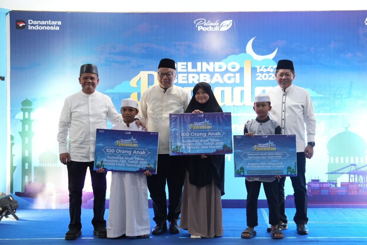 Pelindo Distributes 4,000 Food Assistance Packages to Orphans