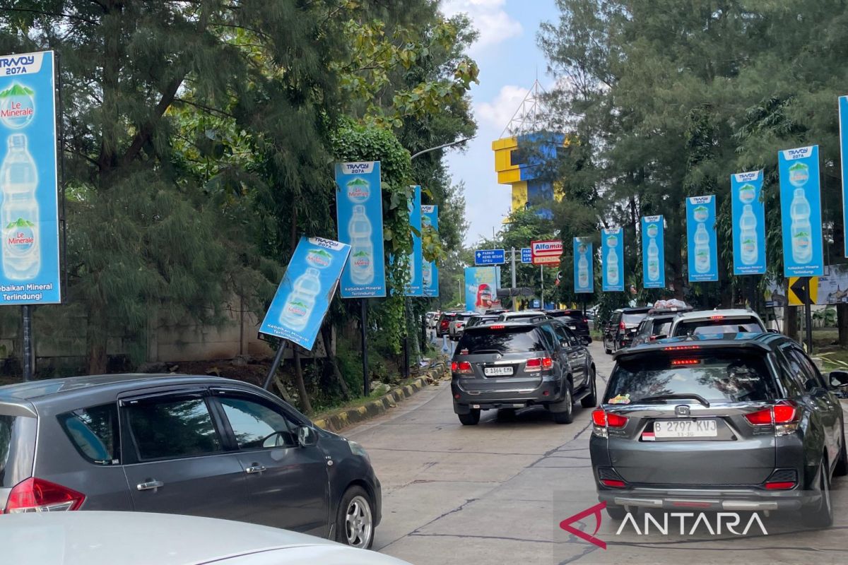 West Java Police Tighten Security at Rest Areas during Eid Exodus