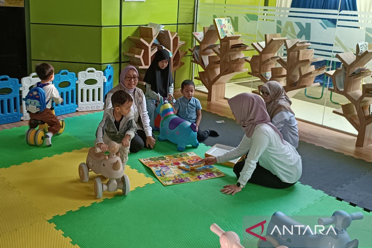 Facilities for children and women at Gambir Station deemed adequate