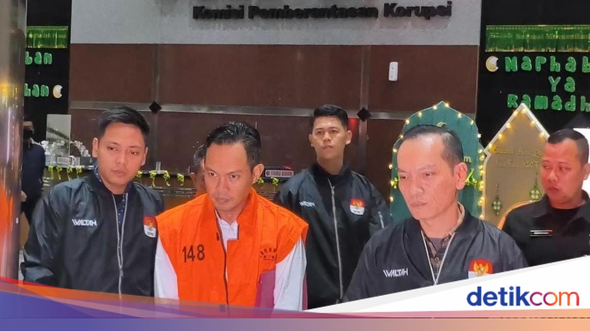 Corruption Commission Raids Residence and Office of Cilacap Regent over Extortion Allegations