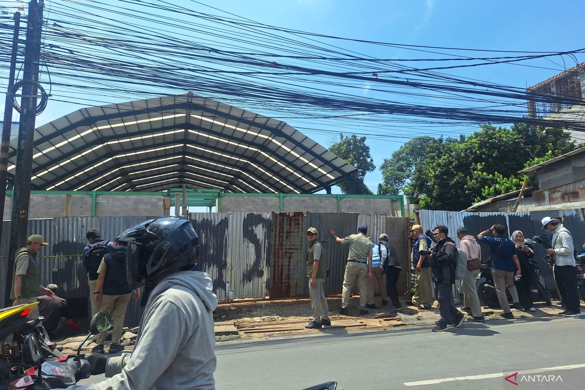 South Jakarta authorities warn padel court operators not to damage seals and yellow lines