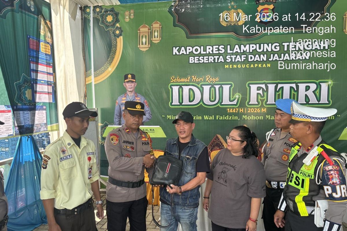 Toll Road Officers Recover Traveller's Bag Containing 23 Million Rupiah Left at Rest Area