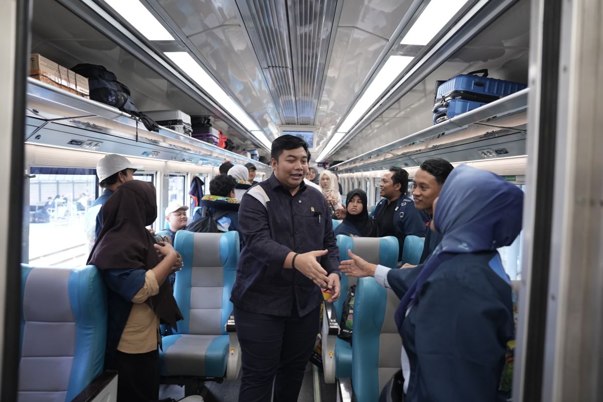 MP Kawendra Provides Free Train Journey for 395 Returning Migrant Workers Ahead of Eid 2026