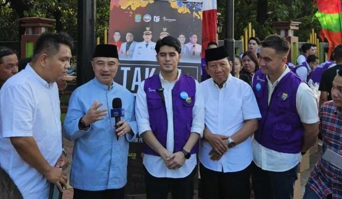Young People of Various Faiths Distribute 2,000 Free Iftar Packages in Bekasi