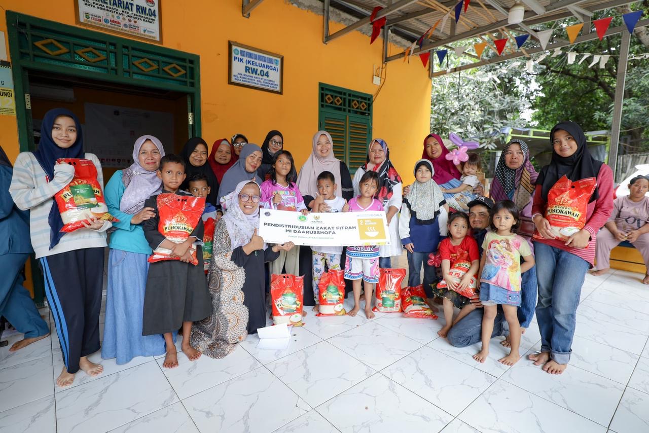 Baznas Distributes Zakat Fitrah to Disabled and Underprivileged Groups in Rawa Buaya