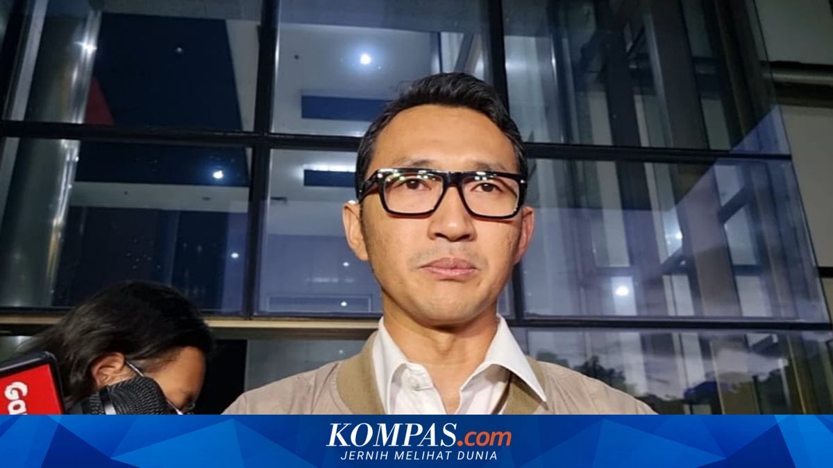 KPK Seizes Mobile Phone Containing Chat Records of Fund Collection from SKPD Heads in Cilacap Regent Extortion Case