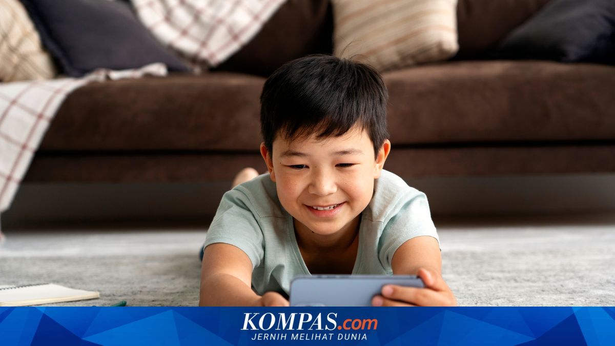 Children spending too much time on gadgets risk losing social interaction abilities