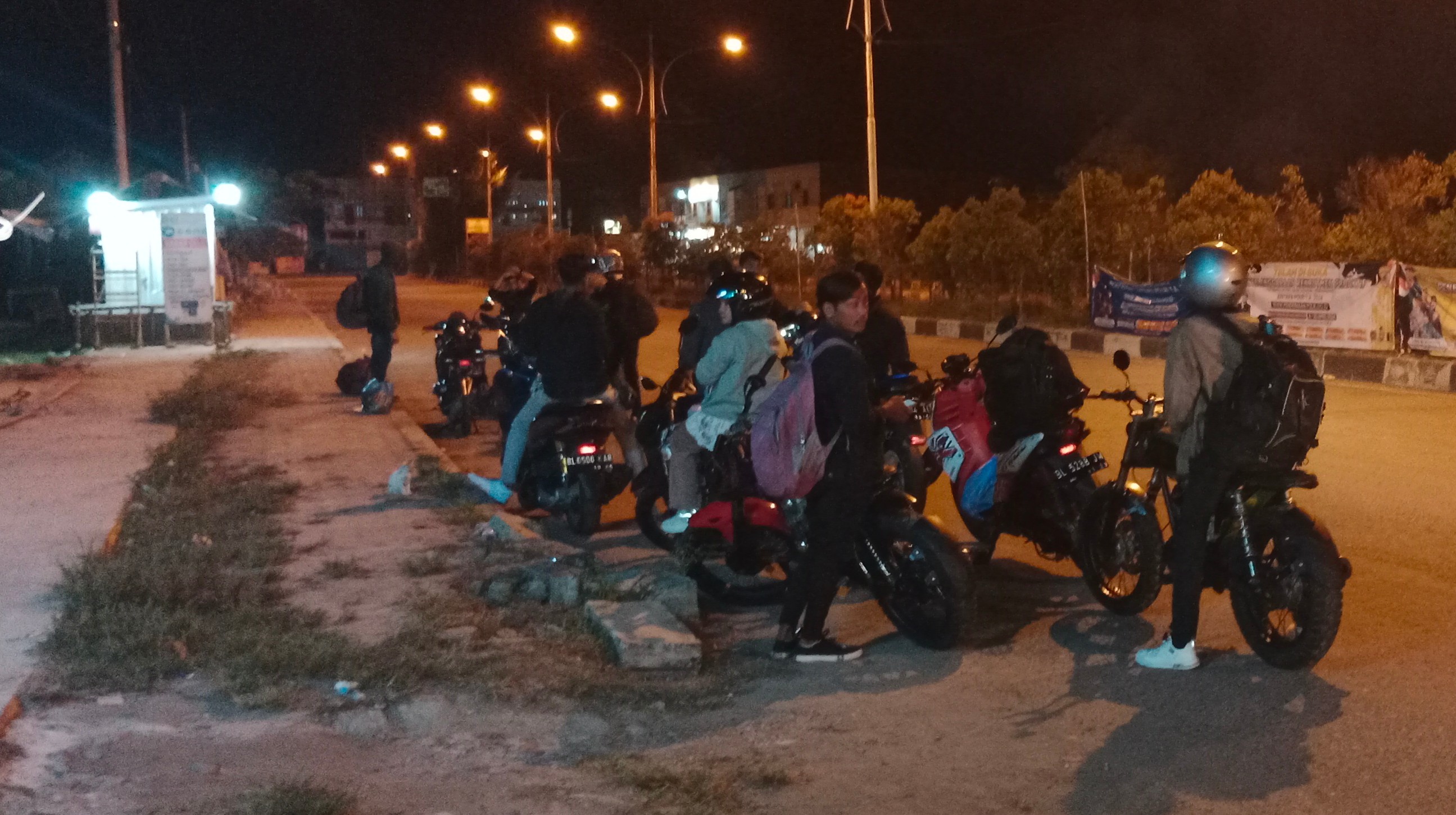 Thousands of Motorcyclists Choose Night Routes to Avoid Extreme Weather and Traffic Congestion