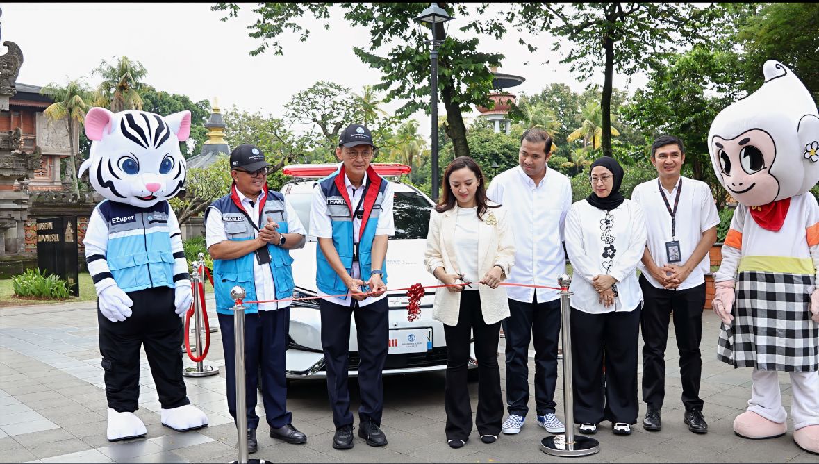 Welcoming the 2026 Lebaran Holiday, Jasaraharja Putera Delivers Environmentally Friendly Electric Ambulance to TMII