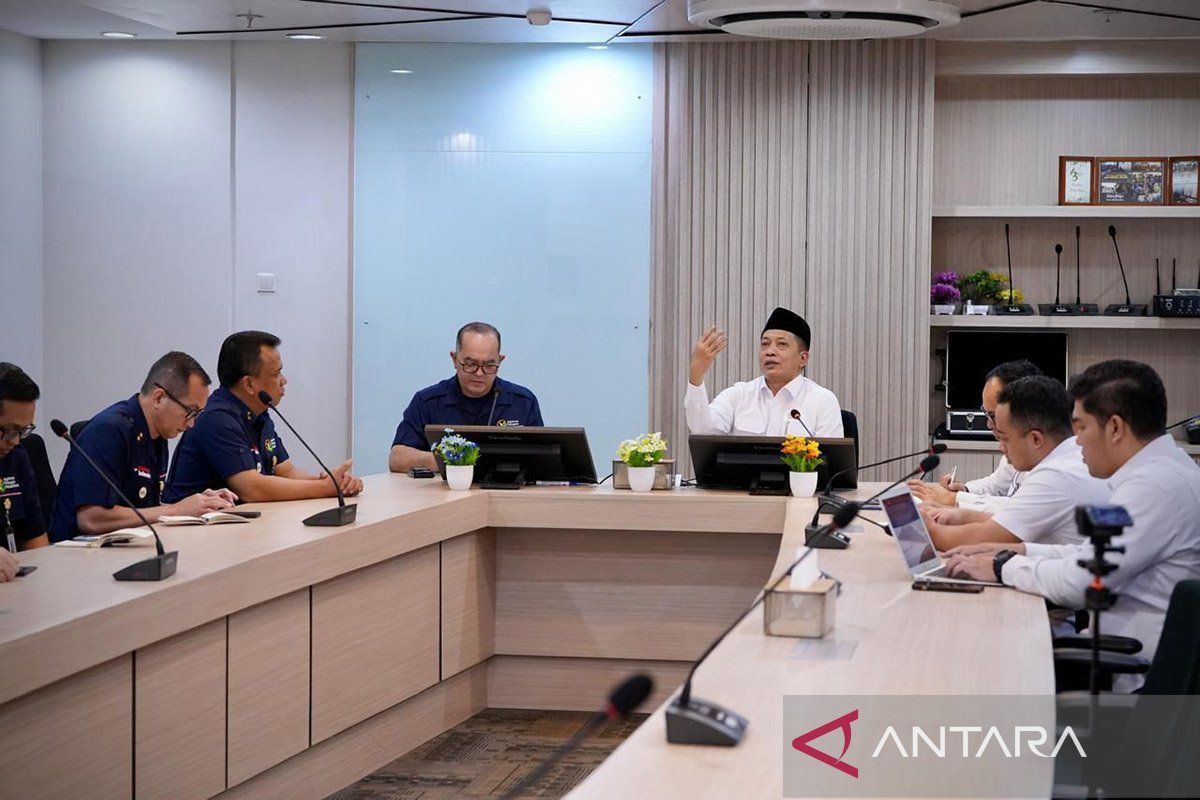 Minister of Cooperatives meets Agrinas director to discuss acceleration of Red-and-White Village Cooperative outlets