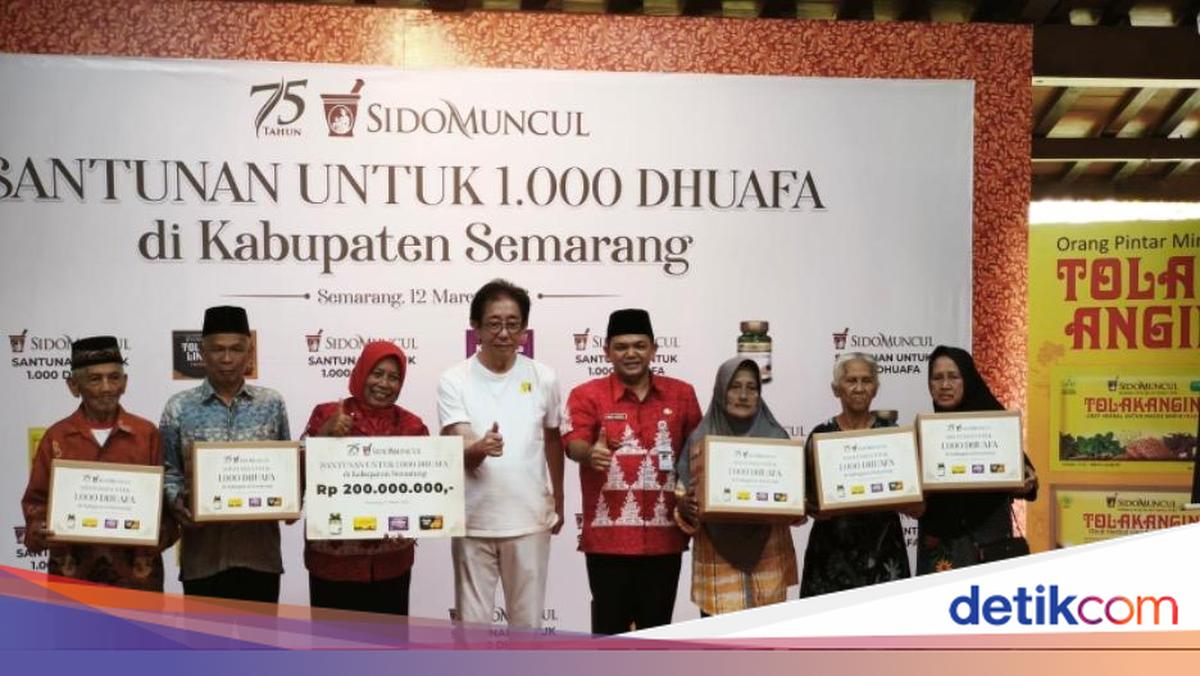 Sido Muncul Director Expresses Gratitude While Distributing Aid to 1,000 Underprivileged in Semarang