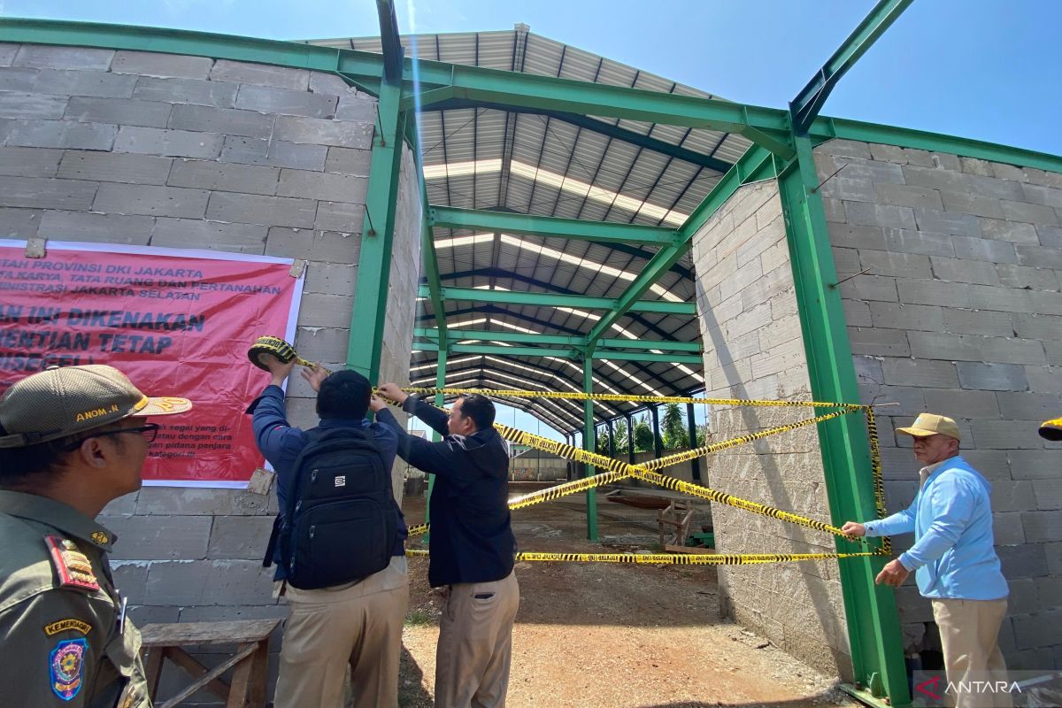 Jakarta Highlights: 104 Unlicensed Padel Courts and Housing Renovation Programme