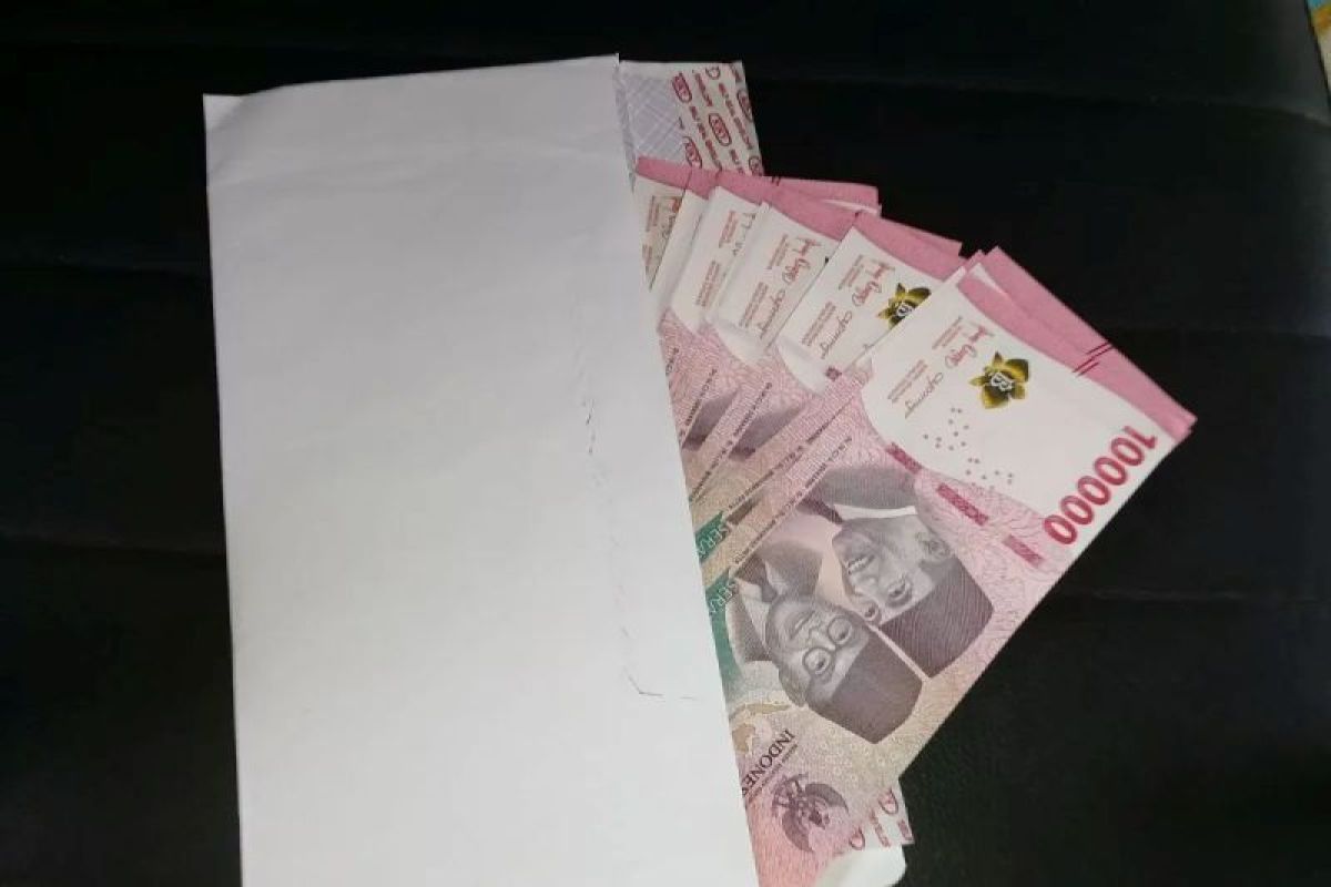 The Bustle of Lebaran, the Quiet Behind the Holiday Allowance