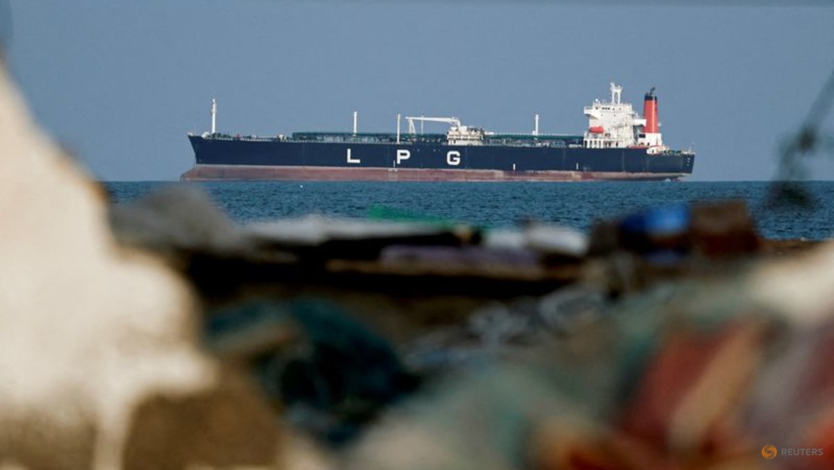 Oil prices rebound in Asian trading amid Iran tensions and Strait of Hormuz disruptions
