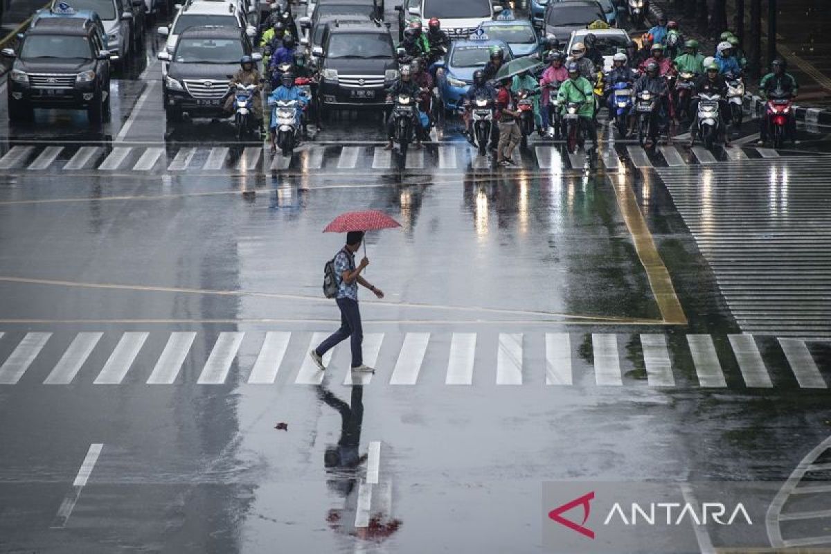 BMKG forecasts rainfall to affect majority of Indonesian regions on Tuesday