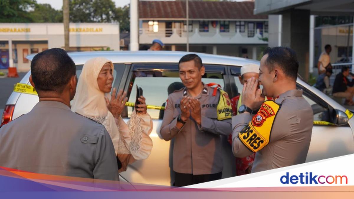 Bogor Police Hand Over Vehicle to Elderly Couple Robbery Victims in Cileungsi