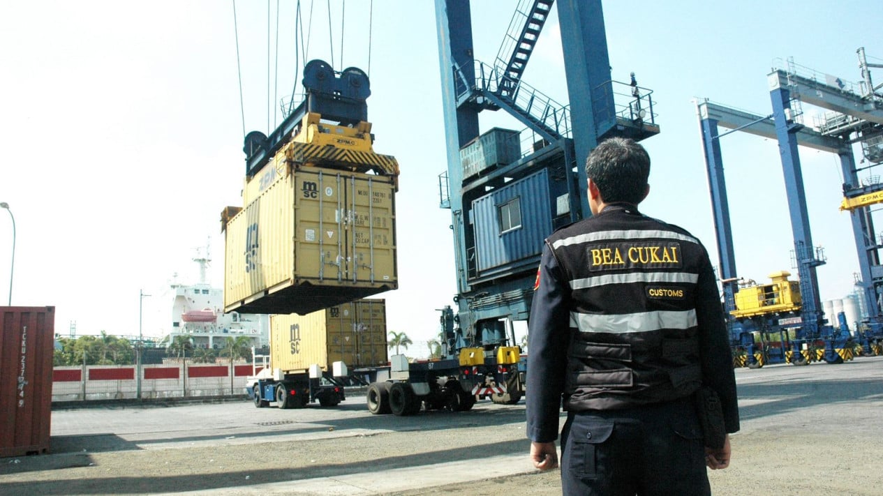 Observers Call for Complete Customs Authority Reform, Starting from Top Leadership