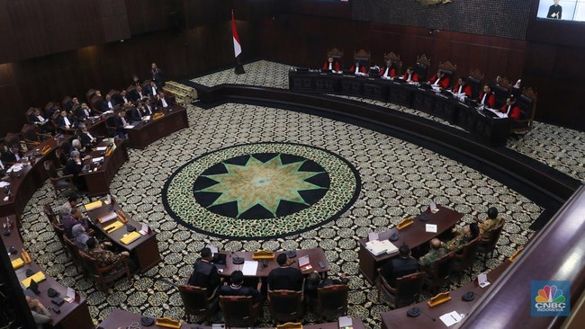 Constitutional Court Rules Pension Law for Parliamentary Officials Must Be Revised