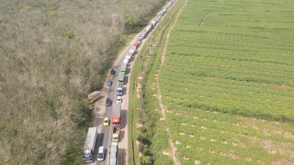 Severe Traffic Congestion Leads to Closure of Eastern Sumatra Expressway between Jambi and Palembang