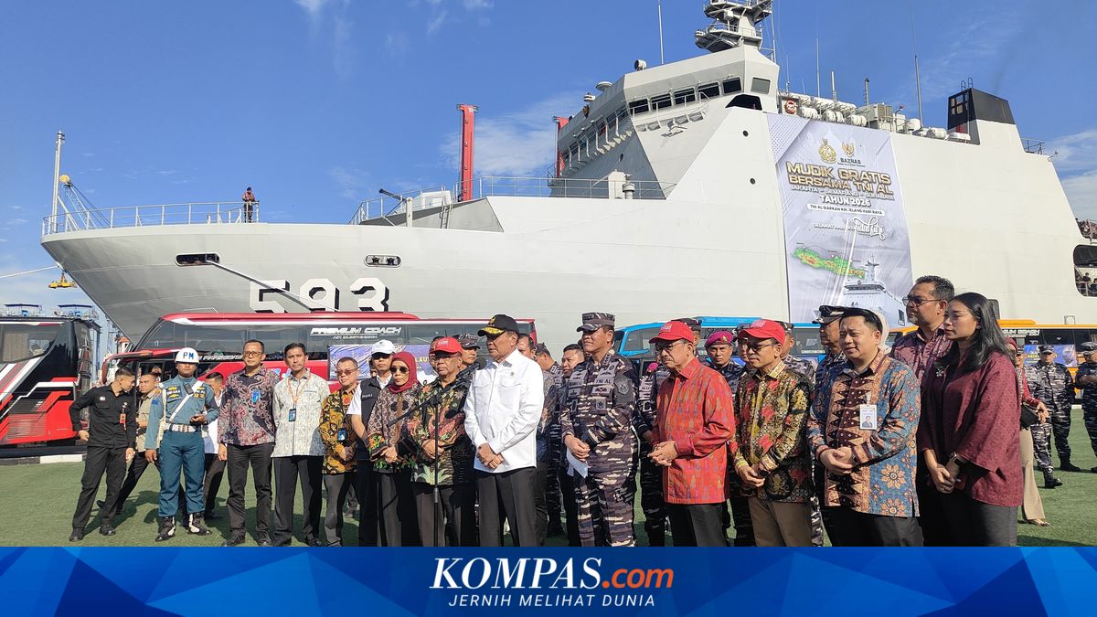 Accompanied by Coordinating Minister for Politics and Security, Naval Chief Sends Off Thousands of Free Migrant Travellers on KRI Banda Aceh