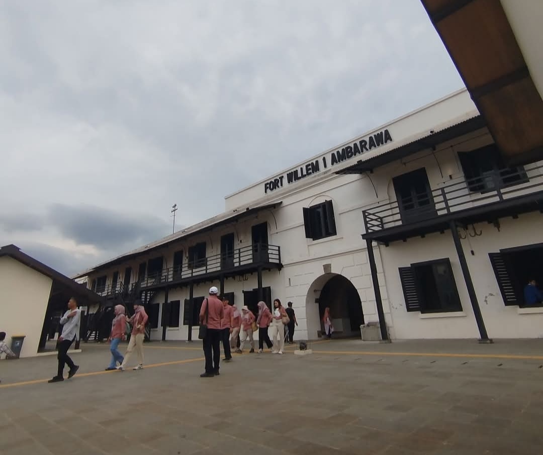 Visitors Begin Flooding Tourism Attractions Along Mudik Routes in Central Java