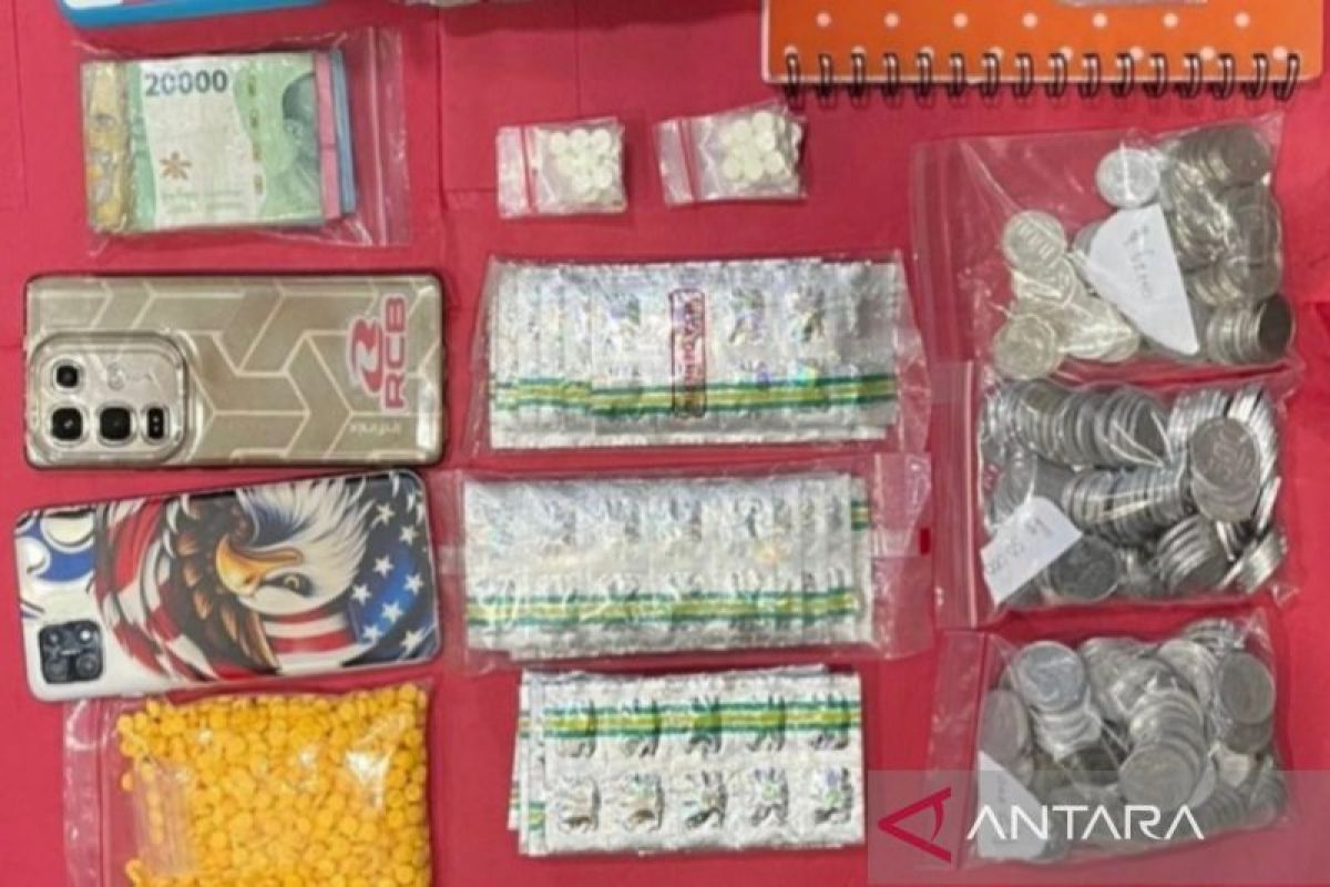 Police Arrest Teenager with Thousands of Prohibited Drugs in North Jakarta