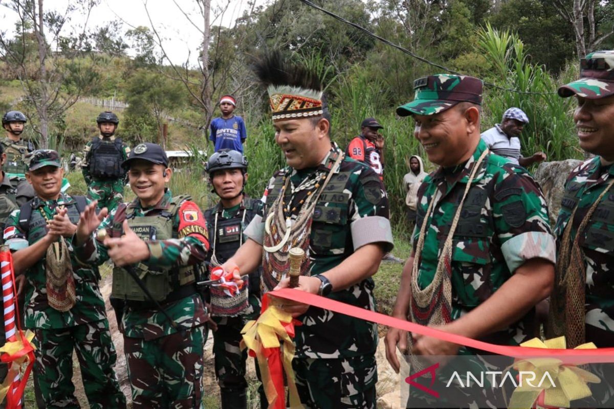 Military Commander Inaugurates Micro-Hydroelectric Power Plant in Lanny Jaya, Papua