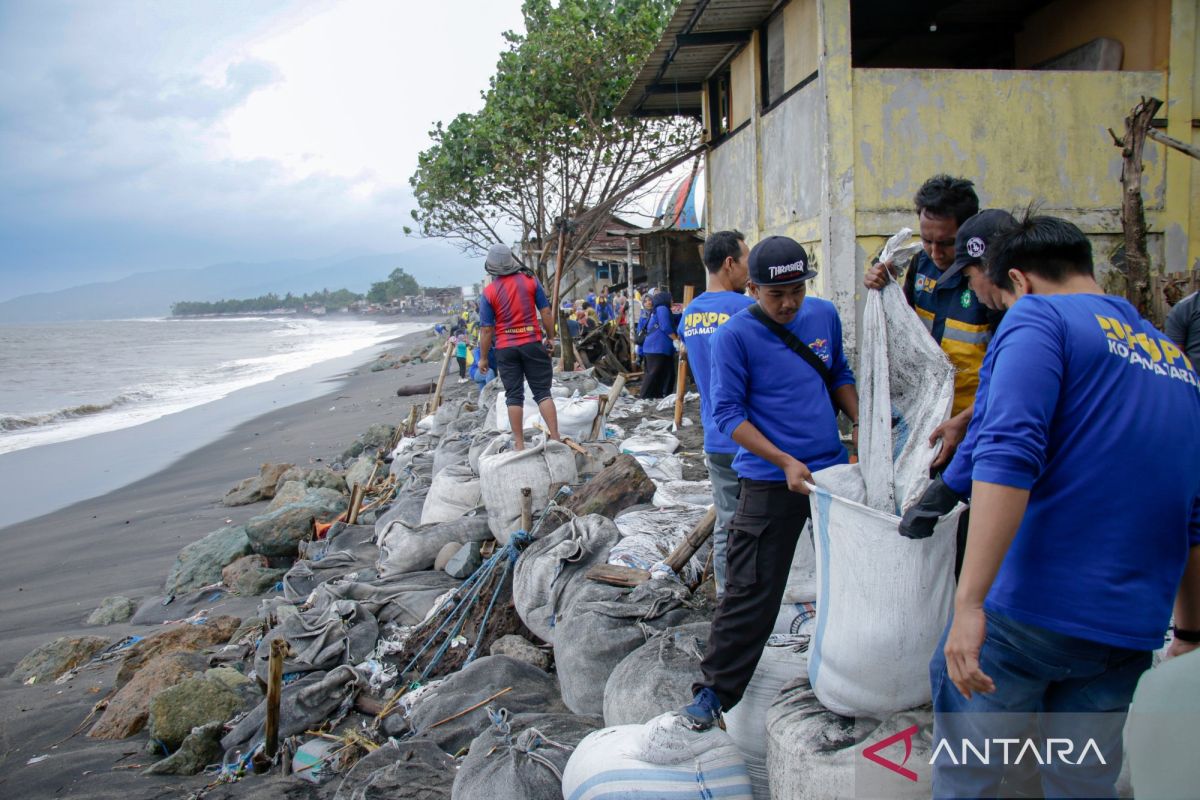 BMKG warns of potential tidal flooding during Eid holiday in West Nusa Tenggara