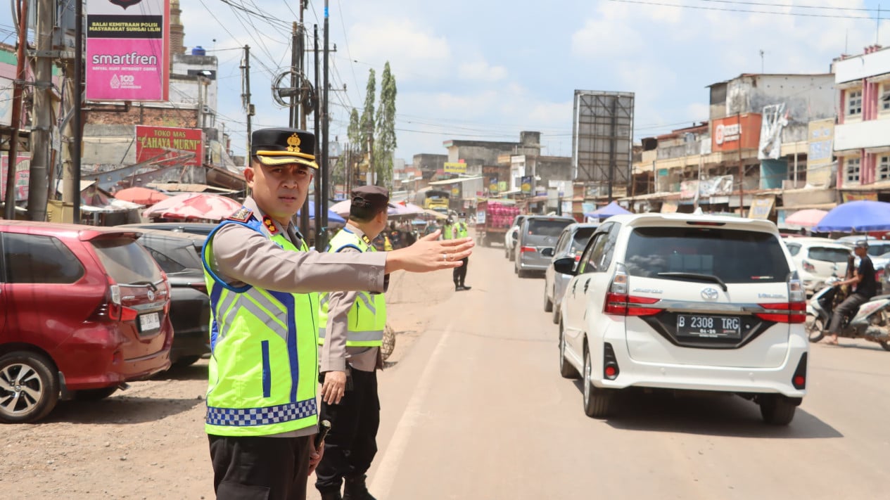 Head of Musi Banyuasin Police Reveals Root Cause of Traffic Congestion on East Toll Road, Implements Measures to Resolve It