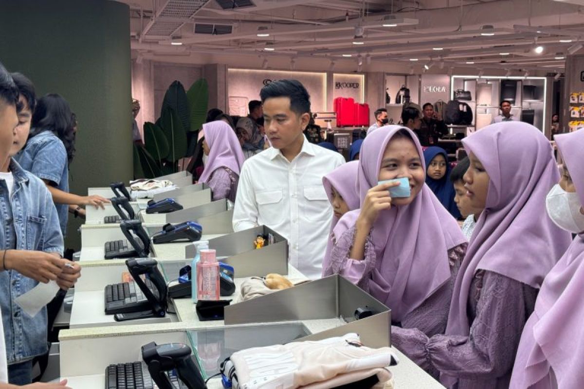 Vice President Gibran Takes Orphanage Children Shopping at Blok M Plaza Ahead of Eid