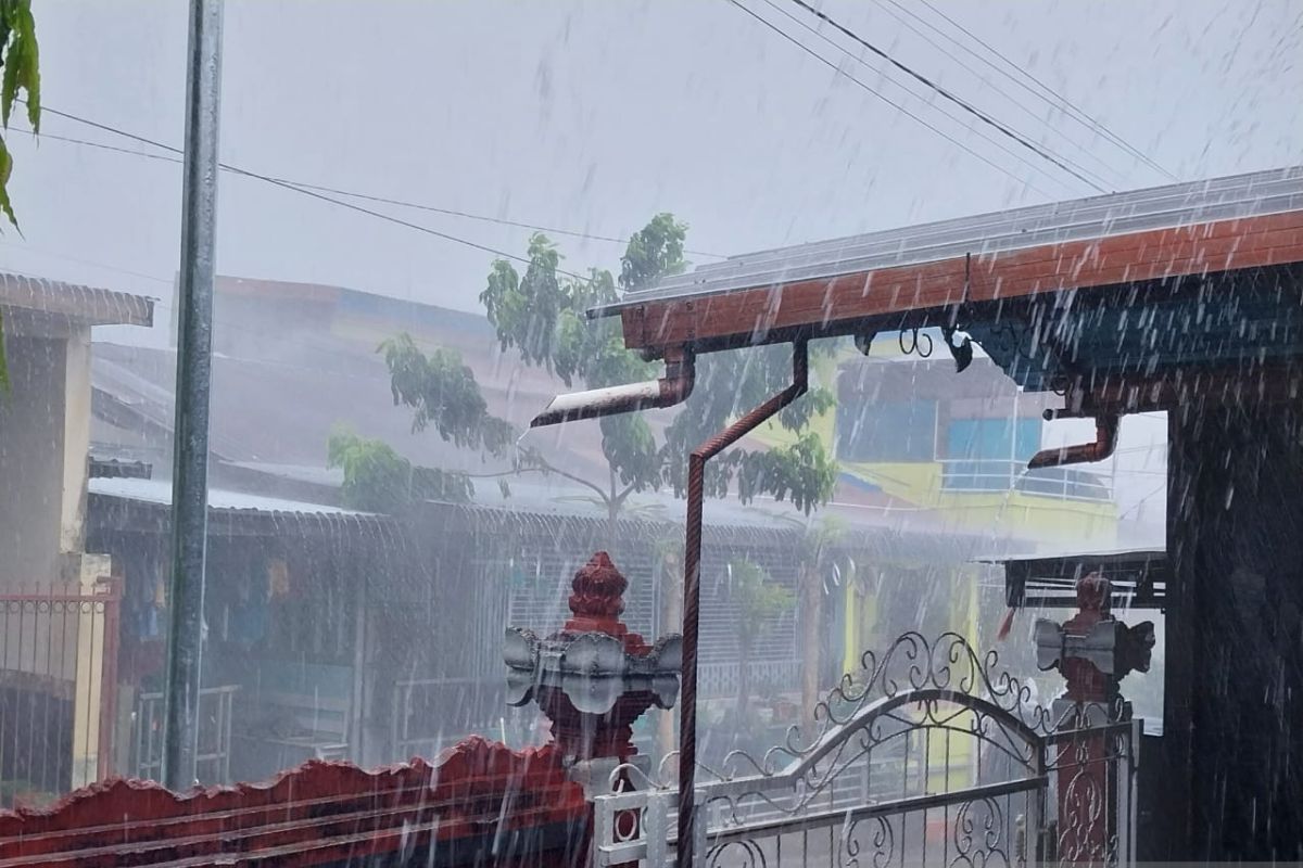BMKG: Exercise caution over moderate to heavy rainfall in East Nusa Tenggara region ahead of Eid