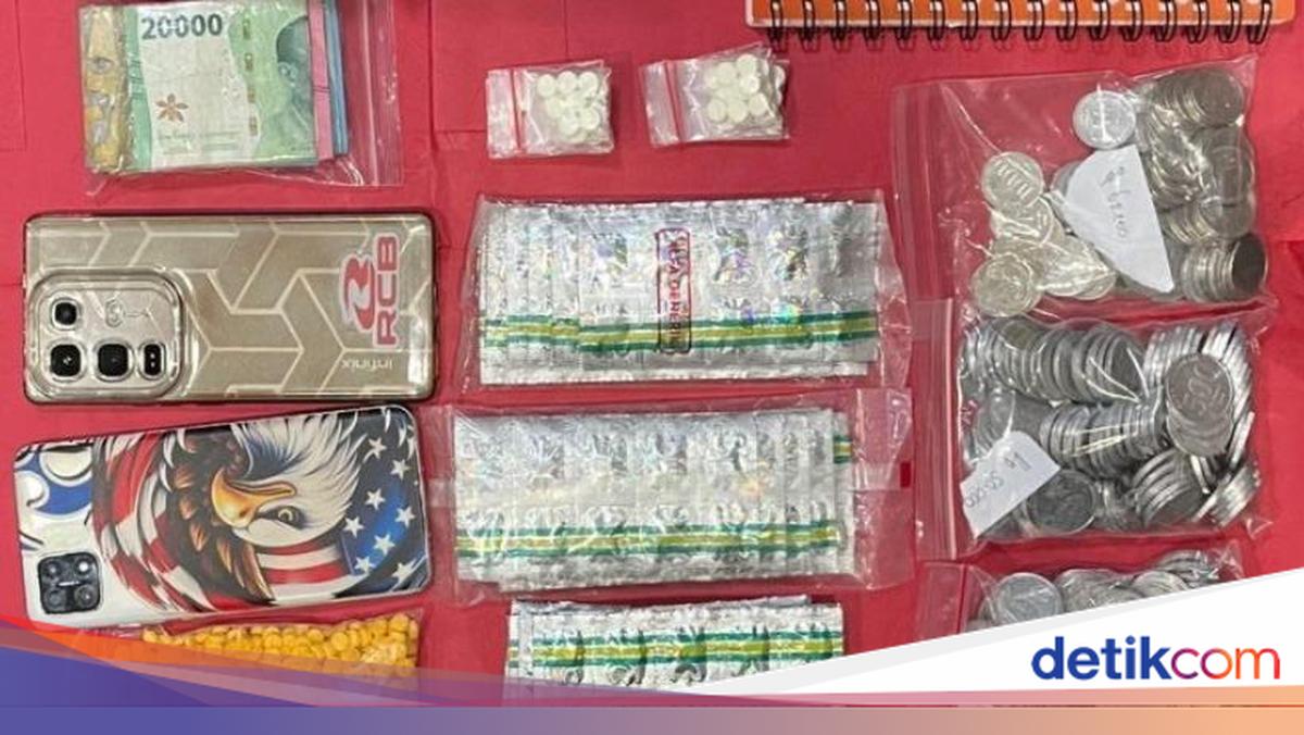 Police Raid Shop Selling Prescription Drugs in North Jakarta, One Arrested