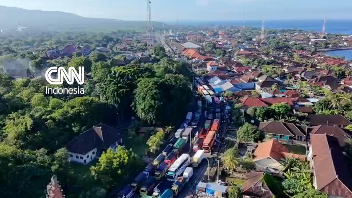 Queues at Gilimanuk Port as Homecoming Traffic Surges