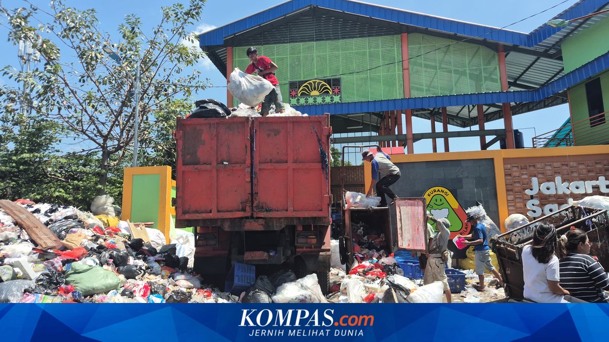 Jakarta Governor Urges Residents to Sort Waste at Home: It Must Be Done