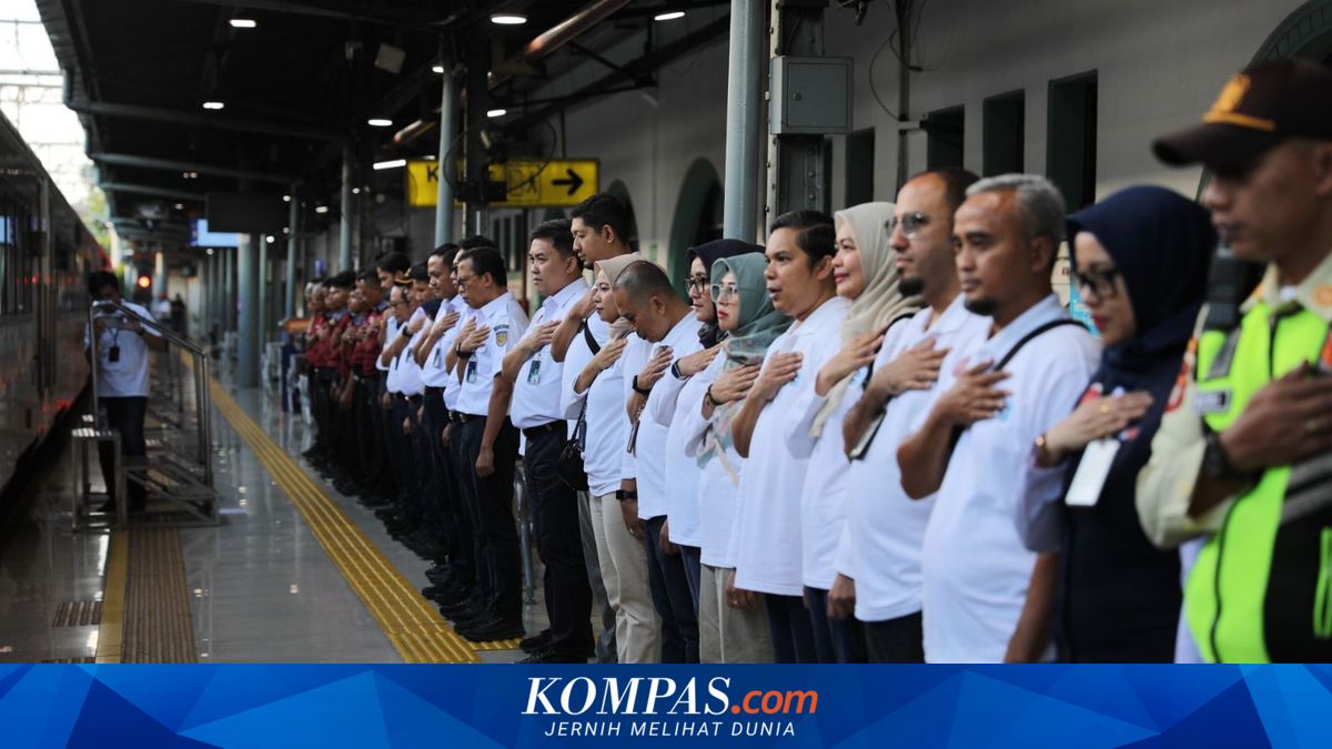 KAI Dispatches Free Homecoming Passengers from Pasar Senen Station