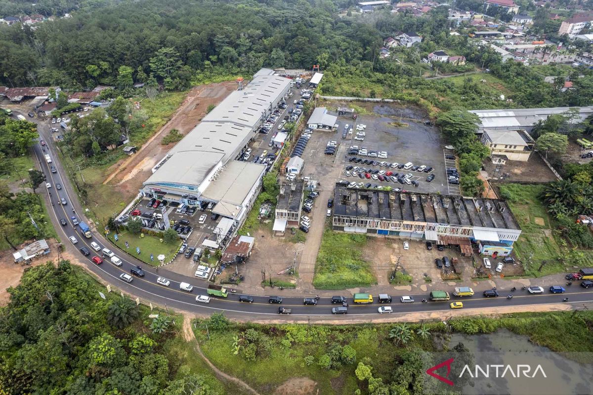 Aerial monitoring of vehicle queues during Eid exodus on the Trans-Sumatran Highway