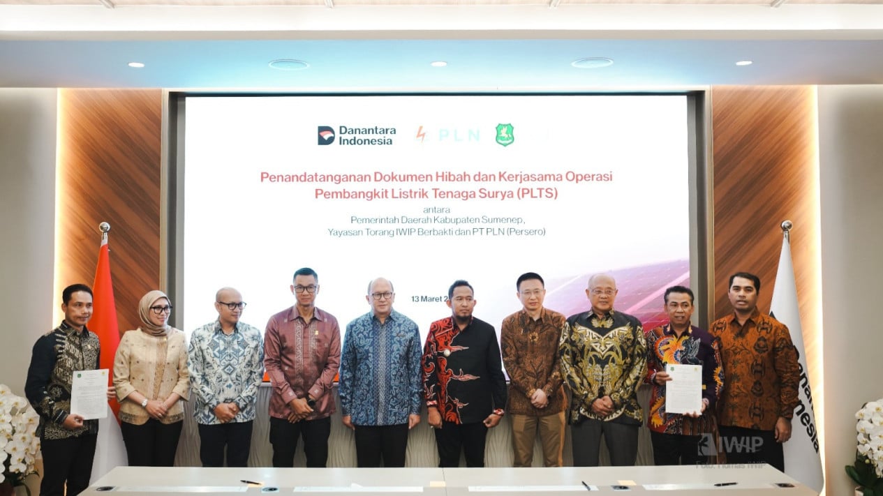 Supporting Energy Self-Sufficiency, Danantara and Tsingshan Group Donate Solar Power Plants to Sumenep Residents