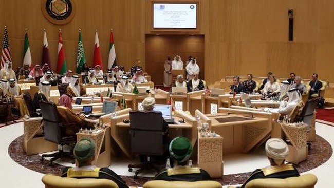 Uncontrolled War: Iran Urges Gulf States to Break Free from US Influence