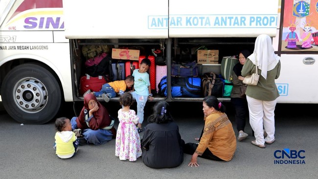 Thousands of Jakarta Residents Join Free Mudik Programme with Provincial Government, Departing from Monas