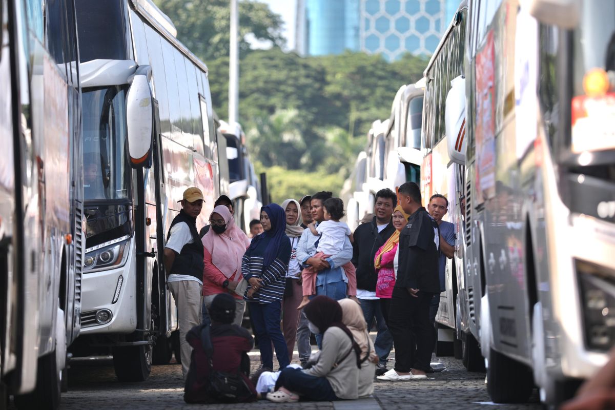 Free Return Journey Programme for People with Disabilities in Jakarta Sends Off 268 Travellers